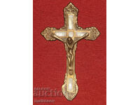 Cruce veche din alamă, incrustații sidefate, răstignire