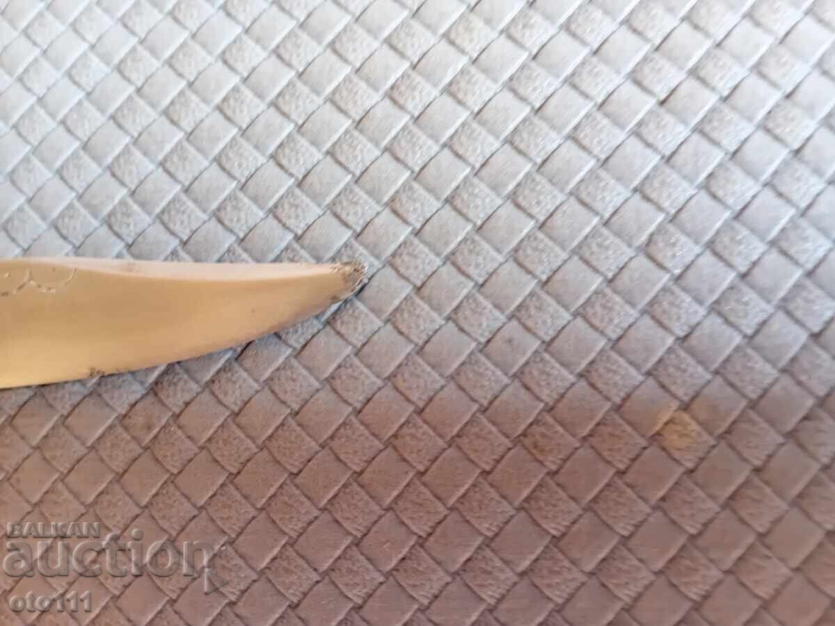 Delivery of OLD KNIFE - BONE CHIRENI