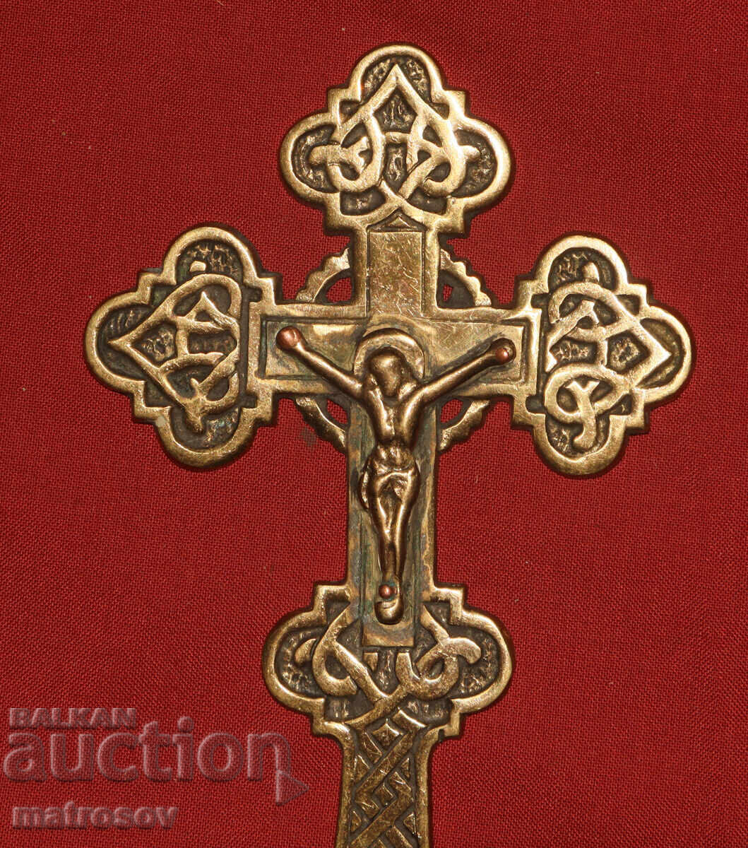 Παράδοση Διακοσμητικός ορειχάλκινος σταυρός, εσταυρωμένος