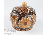 Cutie din lemn cu capac, sculptată în lemn