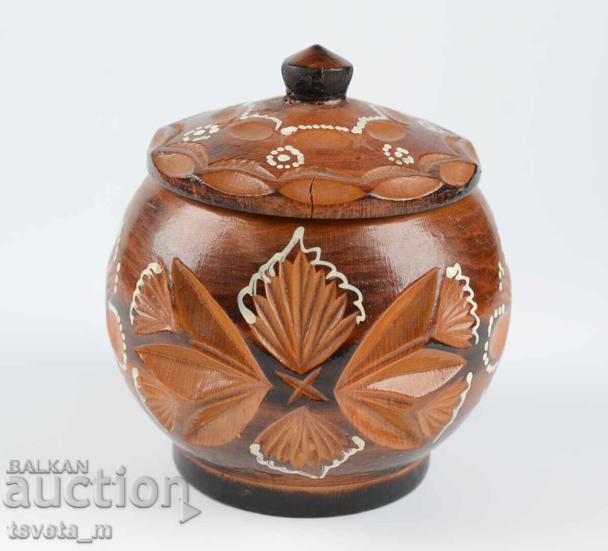 Licitație Cutie din lemn cu capac, sculptată în lemn