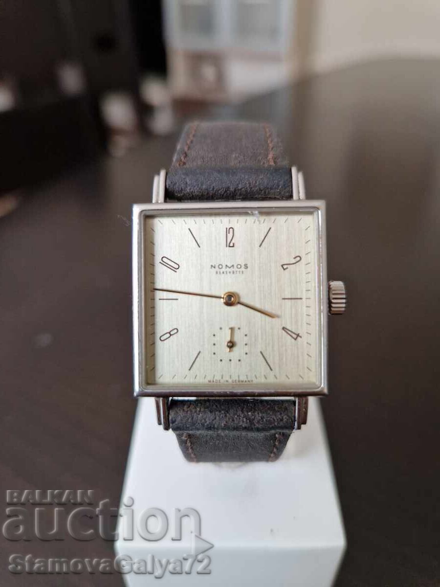 Рядък немски ръчен часовник Nomos- Glashutte с цена € 663.15 | 1297.01 лв.
