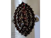 СТАР ДАМСКИ СРЕБЪРЕН ПРЪСТЕН С ГРАНАТИ