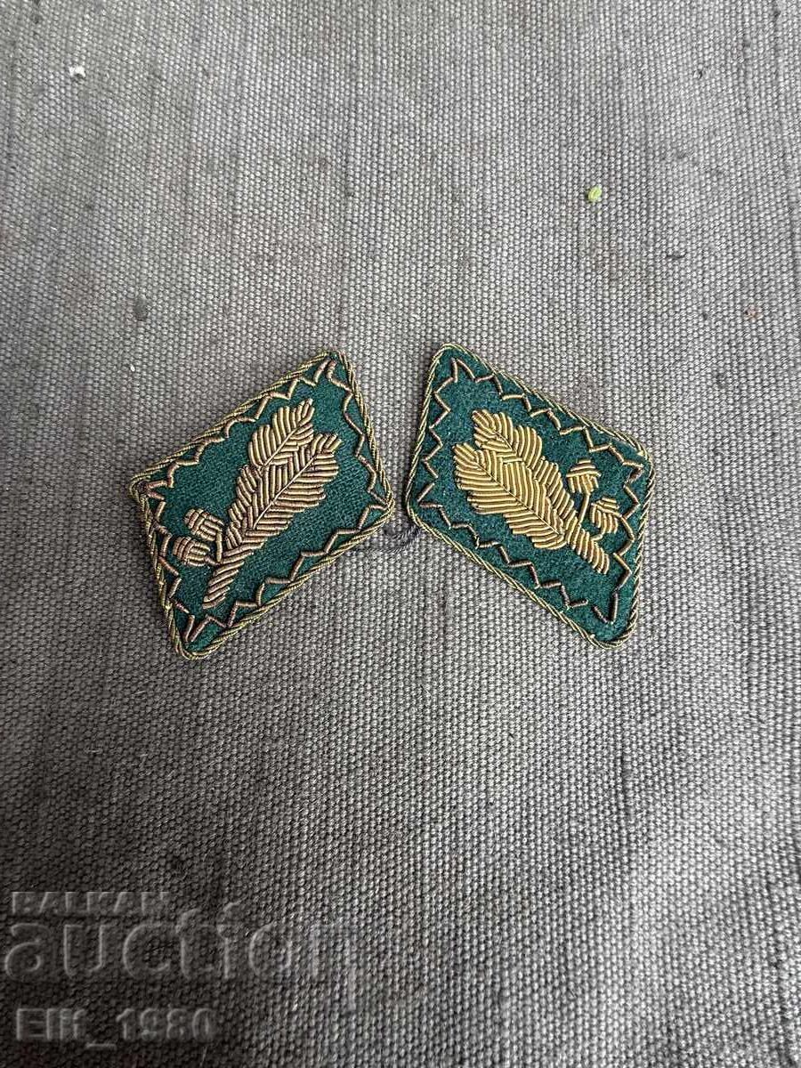 General's collar tabs