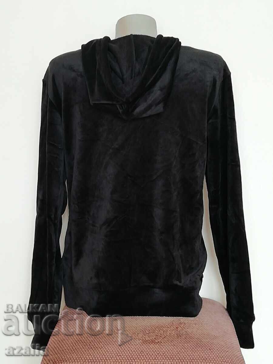 Auction New women's tracksuit, black, with hood, 85% cotton Auction New women's tracksuit, black, with hood, 85% cotton
