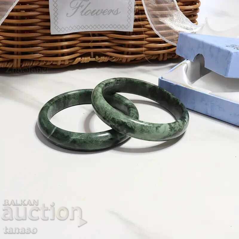 Delivery of Elegant bracelet made of natural jade