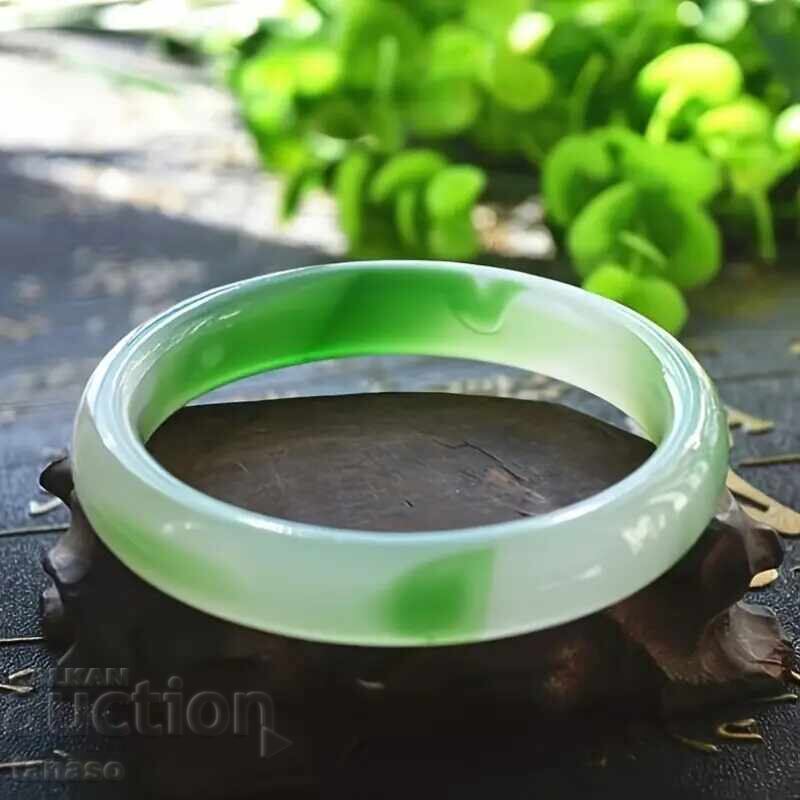 Livrarea Brățară de damă din jad natural verde deschis
