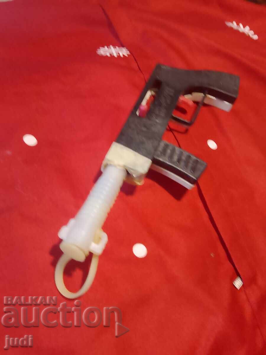 Auction  Social automatic tapener