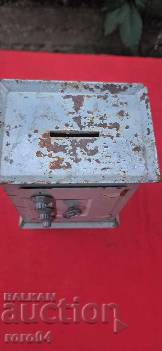 OLD TIN SOCIALIST PIGGY BANK with price € 15.33 | 29.98 BGN