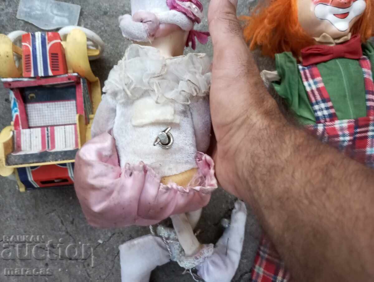 Jucării vechi pentru copii cu preț 32.00 BGN | € 16.36