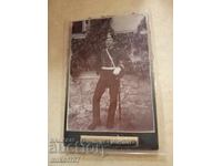 Fotografie pe carton, soldat de gardă