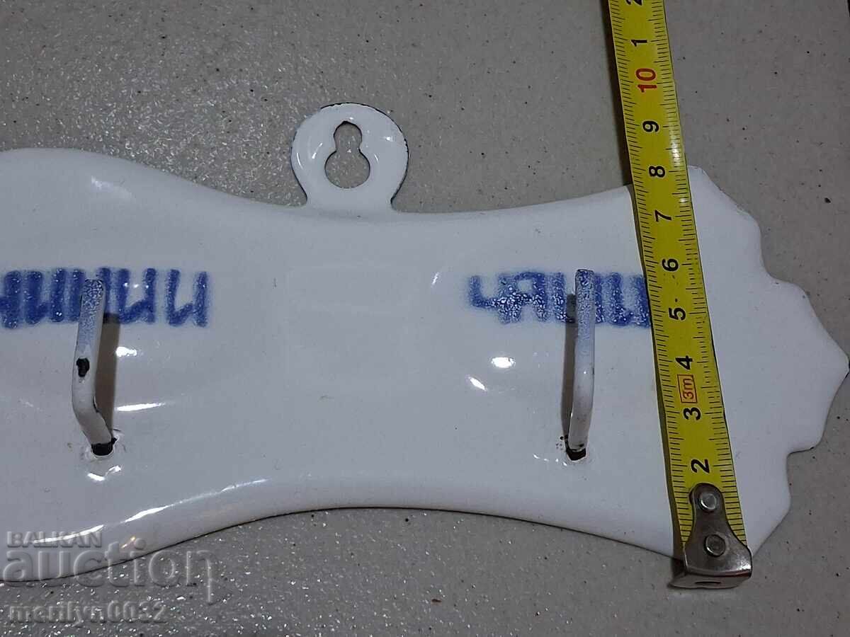 Доставка на Стара емайлирана закачалка емайл