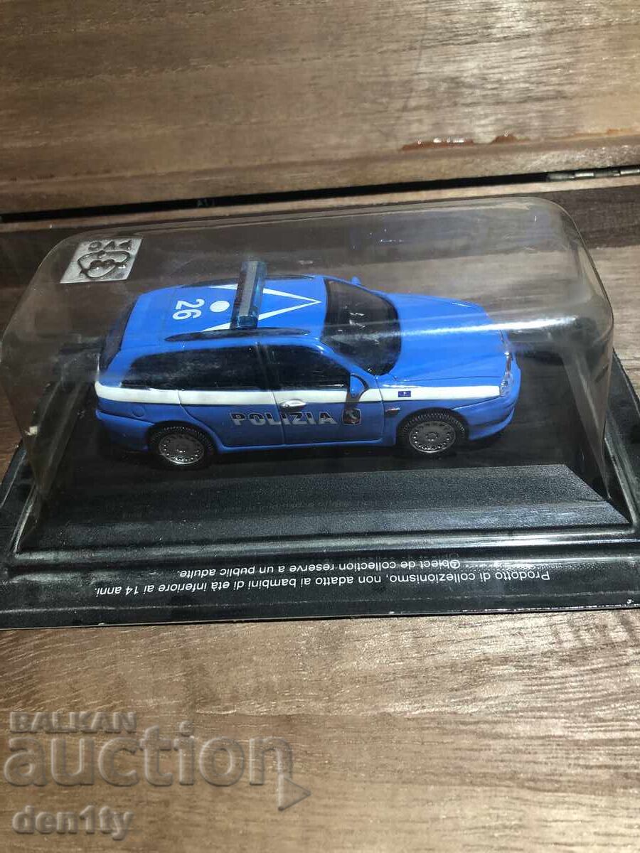 Аукцион метален модел полицейска кола Alfa Romeo