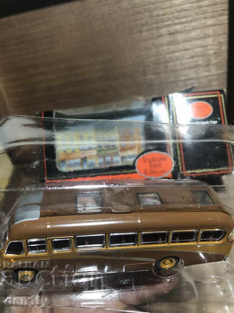 Аукцион метален модел автобус Bedford EFE Аукцион метален модел автобус Bedford EFE