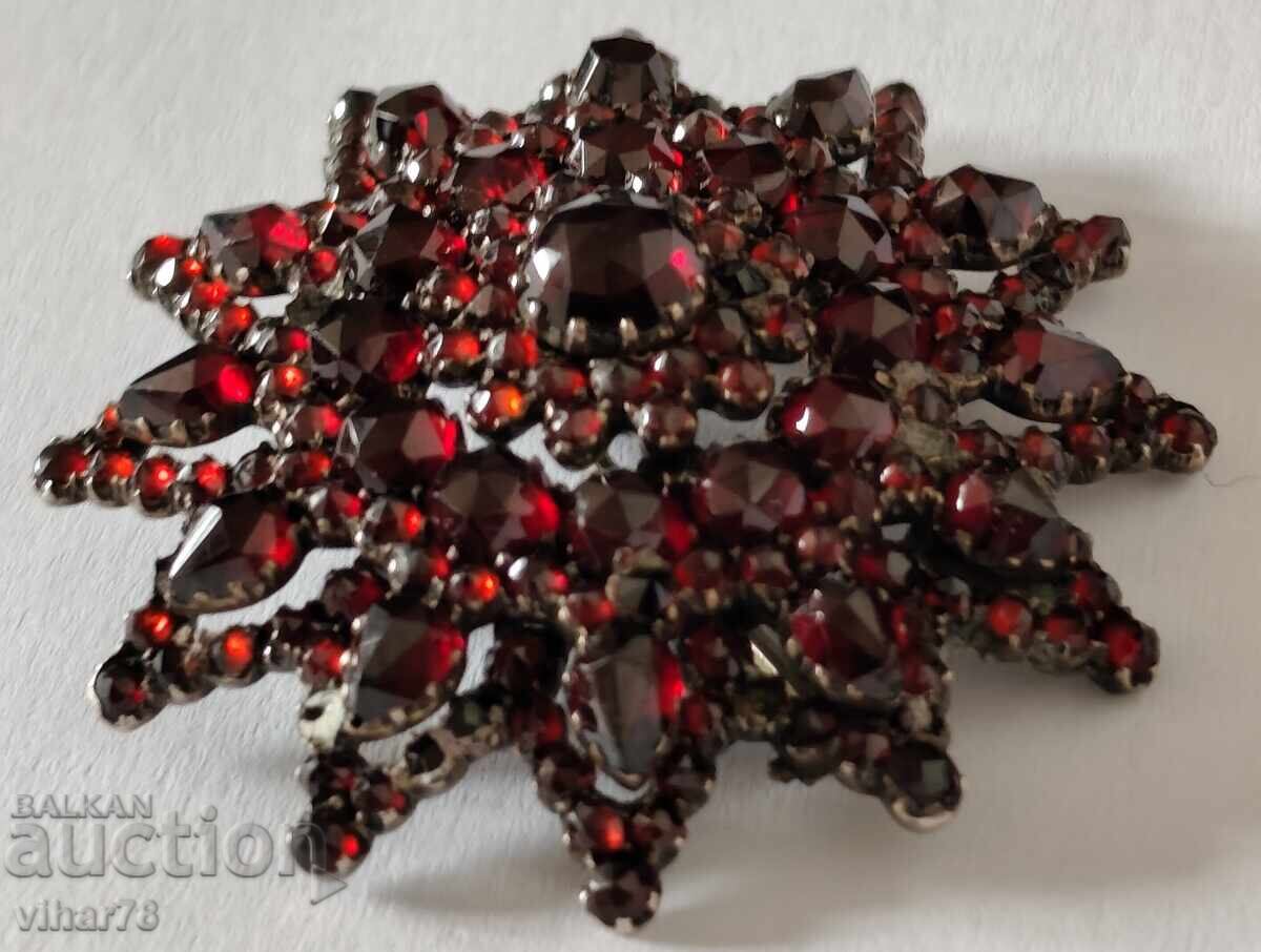 Δημοπρασία Παλιά καρφίτσα με μποέμ γρανάτες Δημοπρασία Παλιά καρφίτσα με μποέμ γρανάτες