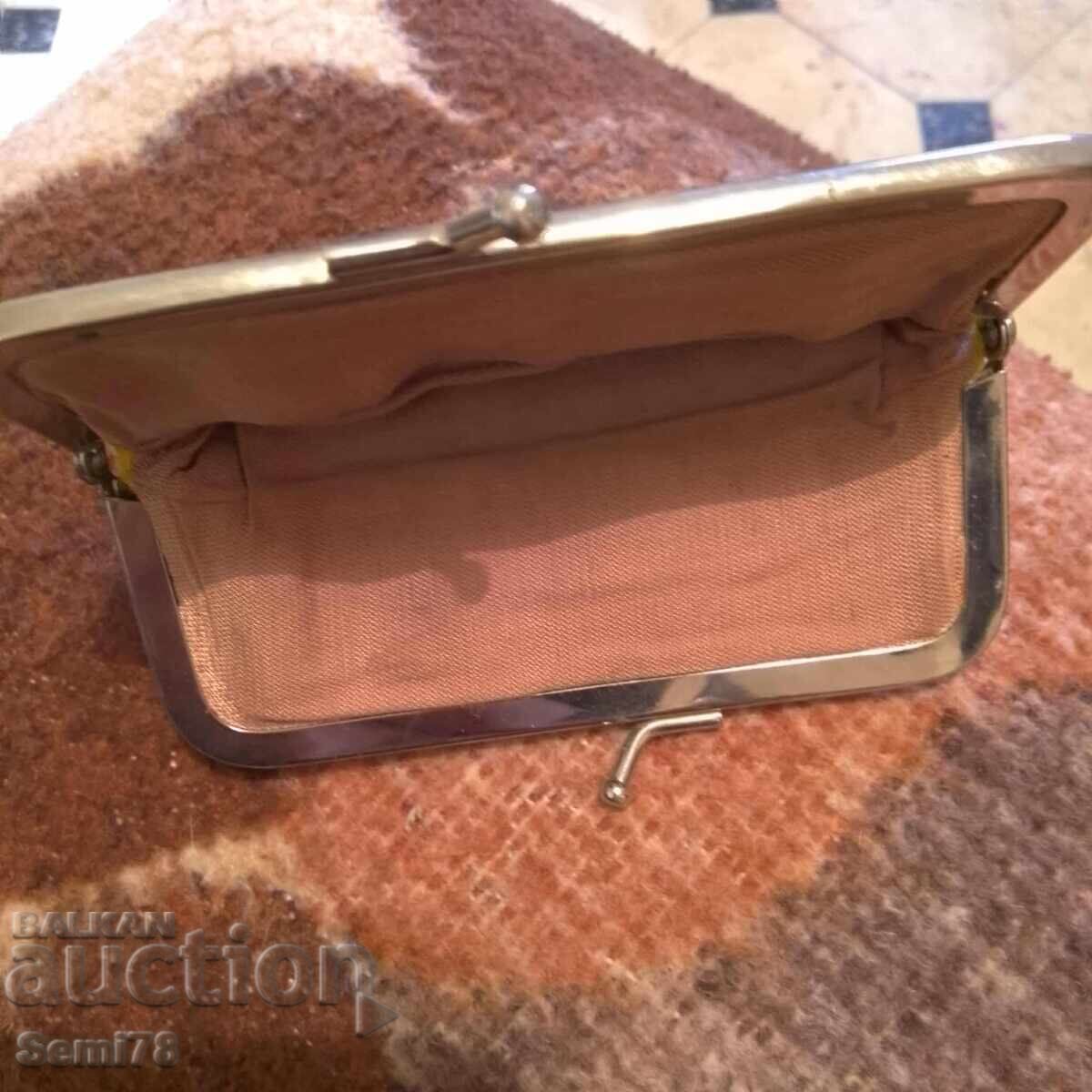 Аукцион Соц. Дамско портмоне Аукцион Соц. Дамско портмоне