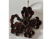 Pandantiv vechi cu granat