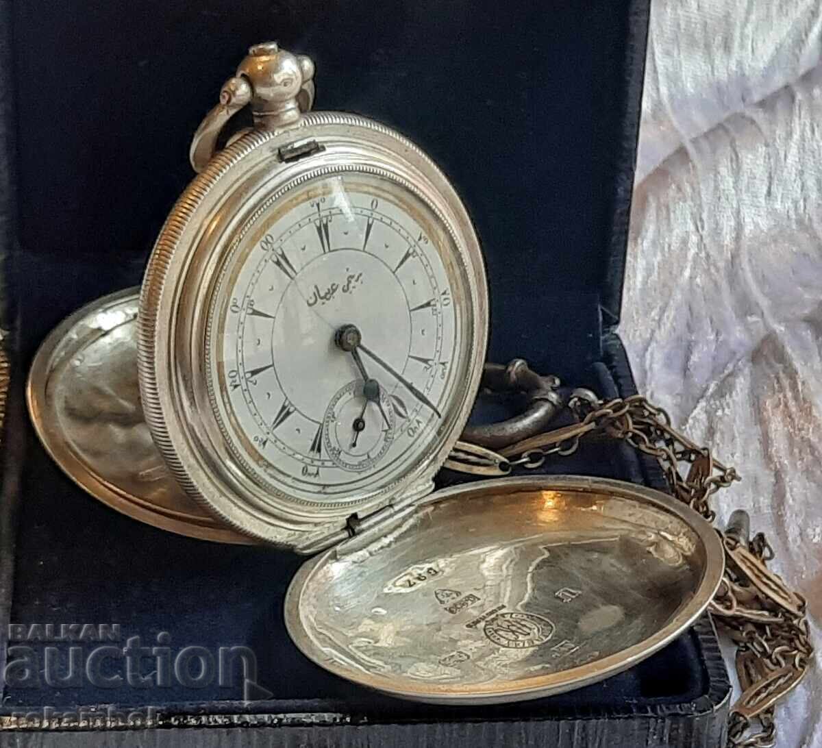 Παλαιό ασημένιο οθωμανικό ρολόι τσέπης με κούμπωμα και κλειδί Παλαιό ασημένιο οθωμανικό ρολόι τσέπης με κούμπωμα και κλειδί