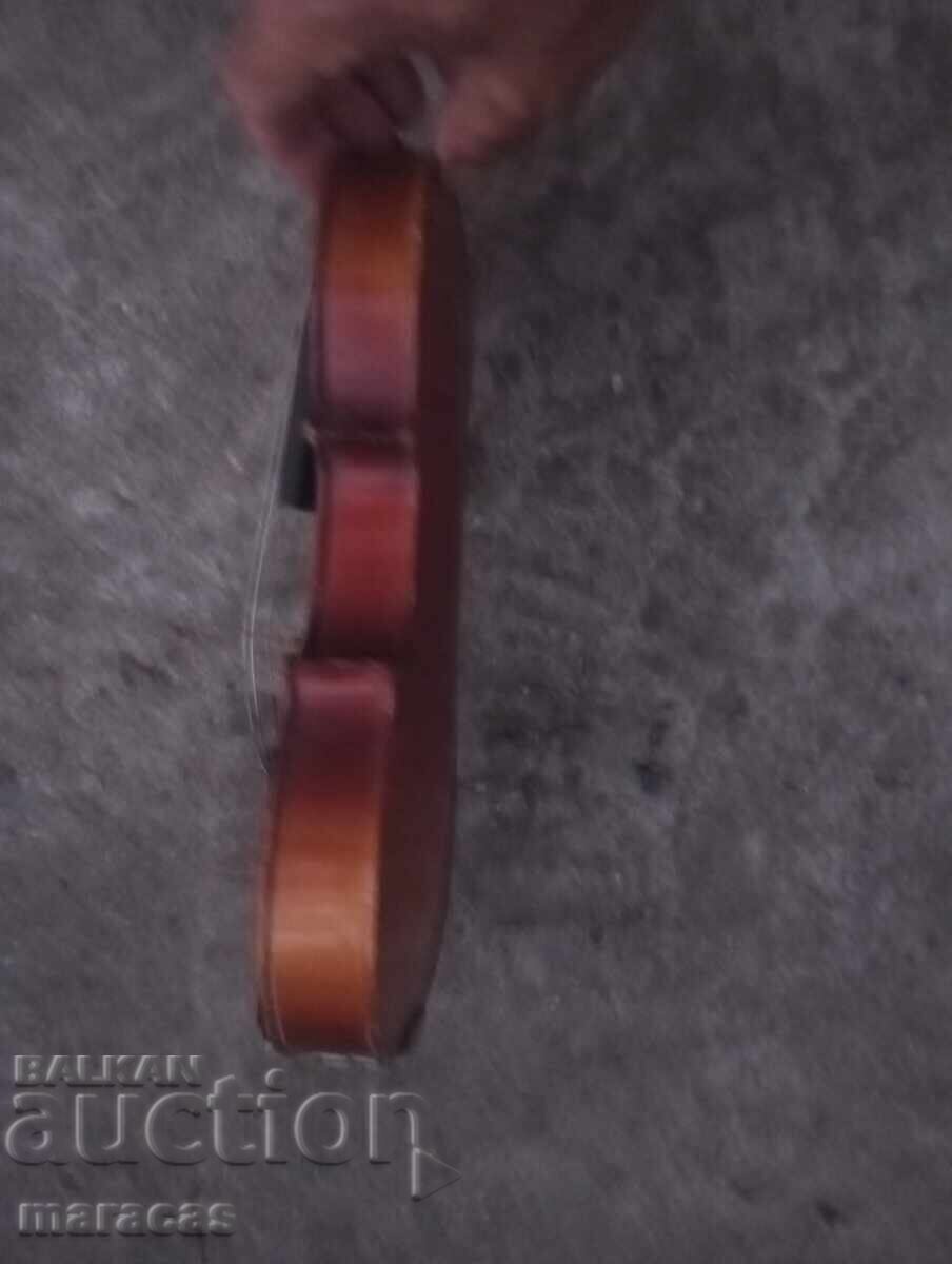 An old violin - 5