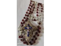 Vechi rozariu cu pietre de granat și cruce bifacială