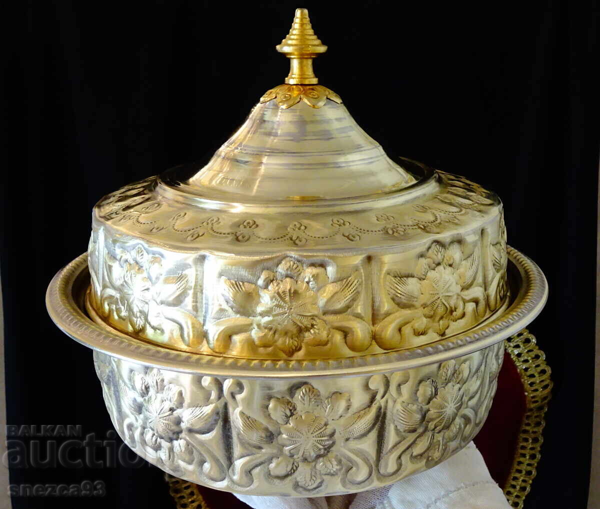 Μαροκινό μπρούτζινο σκεύος με καπάκι για σερβίρισμα γλυκών, καραμελών με τιμή 99.00 BGN | € 50.62