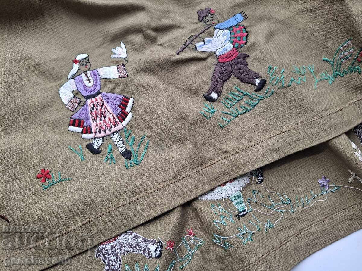 Доставка на Бродирана покривка за маса от СОЦА-хоро