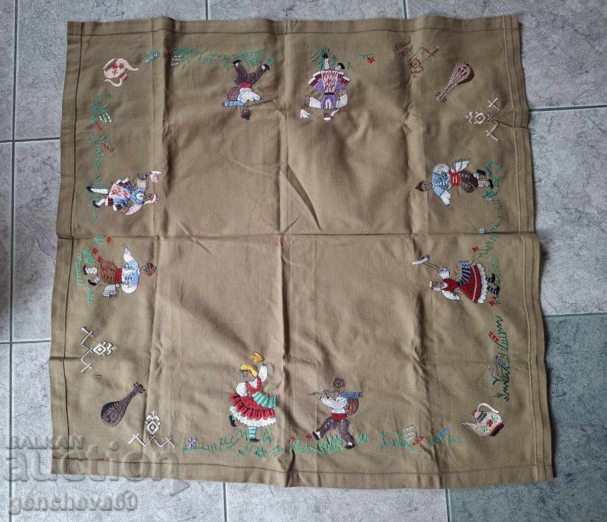 Бродирана покривка за маса от СОЦА-хоро - 5