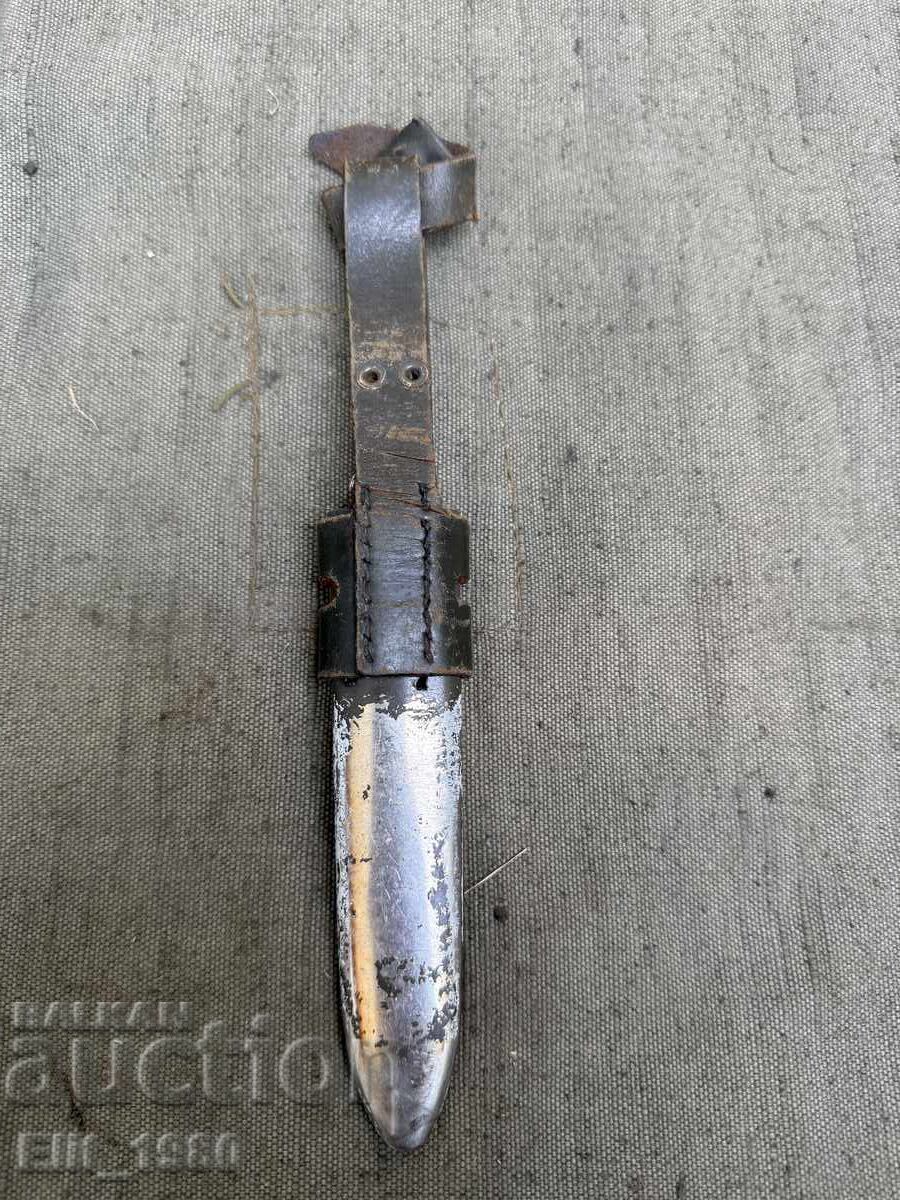 Кания за Немски нож на дневалния с цена € 28.00 | 54.76 лв. Кания за Немски нож на дневалния с цена € 28.00 | 54.76 лв.