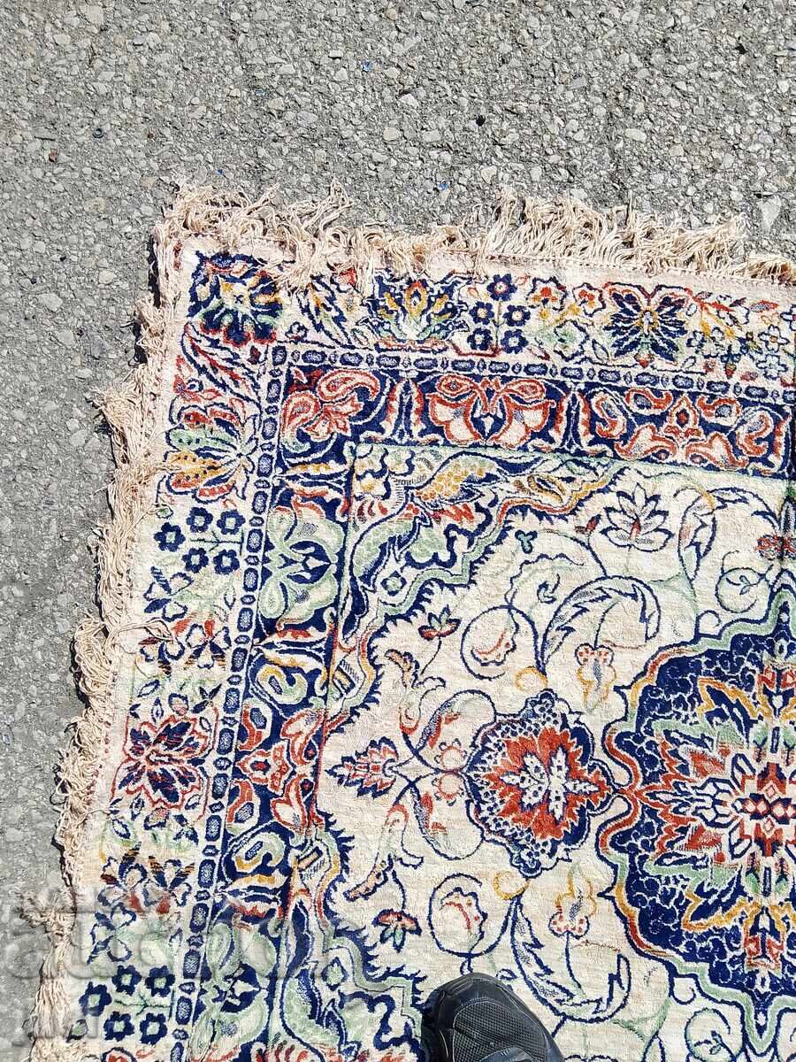 Доставка на Персийски килим соц производство Сливен