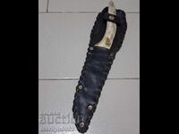 Cuțit de vânătoare în teacă cu mâner din corn de cerb