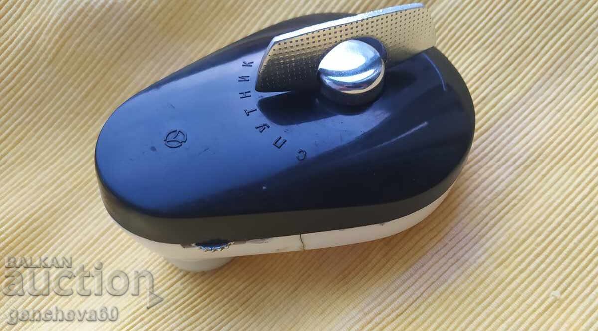 Μηχανική ρωσική ξυριστική μηχανή "Σπούτνικ" από την ΣΟΣΙΑΛΙΣΤΙΚΗ ΔΗΜΟΚΡΑΤΙΑ