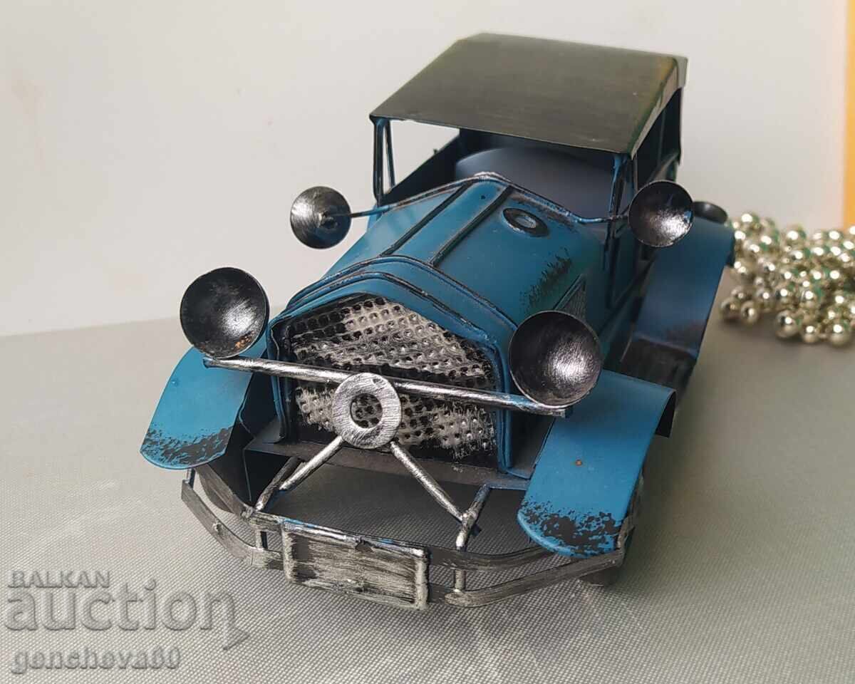 Παράδοση Ρετρό μπλε μεταλλικό αυτοκίνητο