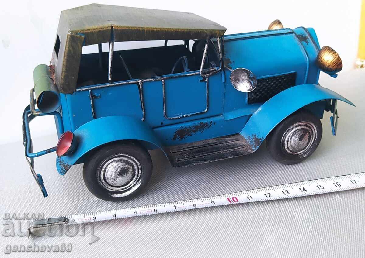 Ретро синя метална кола Ретро синя метална кола