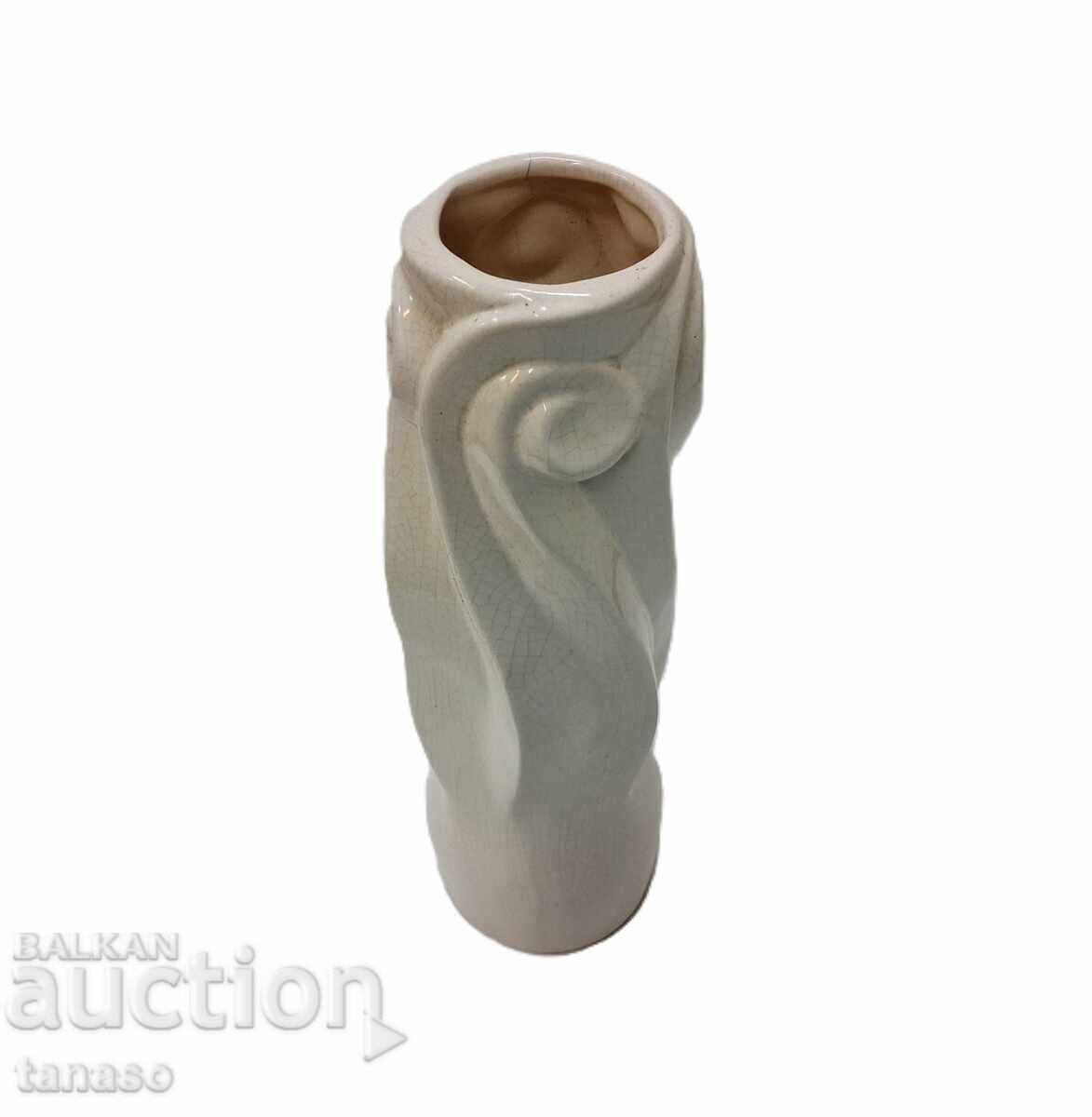 Доставка на Бяла керамична ваза с напукана ледена глазура(8.1)