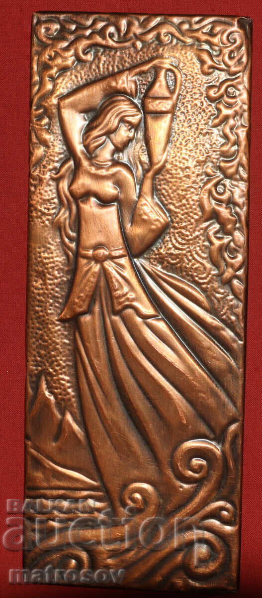 Παλαιό μενταγιόν (πλακέτα) Μέδης με κορίτσι με κανάτα με τιμή 130.00 BGN | € 66.47