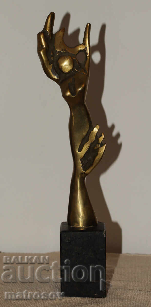 Аукцион Авторска бронзова скулптура стилизирана фигура Аукцион Авторска бронзова скулптура стилизирана фигура