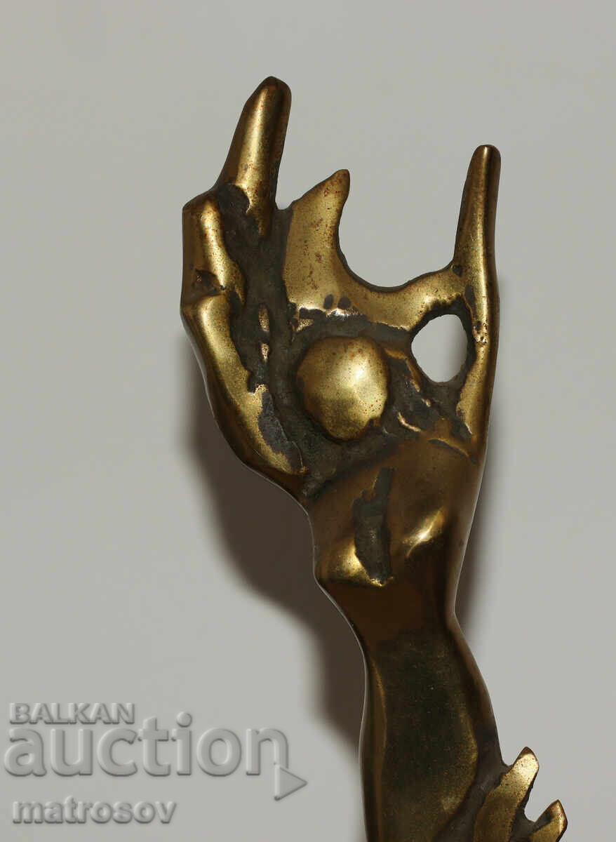 Доставка на Авторска бронзова скулптура стилизирана фигура Доставка на Авторска бронзова скулптура стилизирана фигура