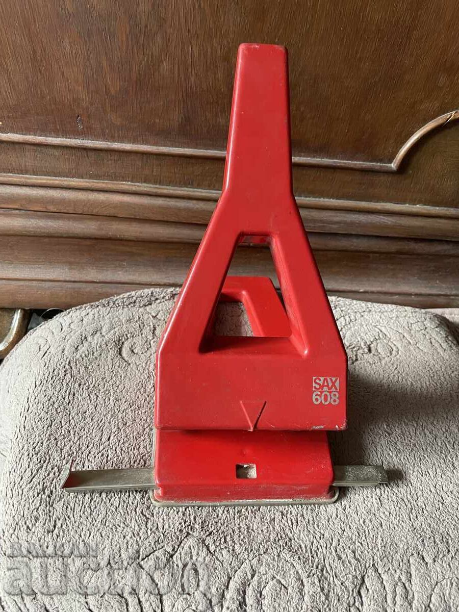 Perforator de hârtie - mare, 22/23 cm cu preț 24.95 BGN | € 12.76