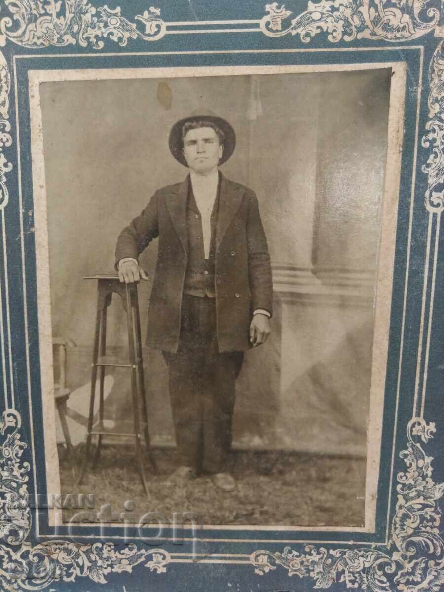 ΒΑΣΙΛΙΚΗ ΦΩΤΟΓΡΑΦΙΑ, ΧΑΡΤΟΝΙ, ΒΟΥΛΓΑΡΟΣ ΣΤΗΝ ΑΜΕΡΙΚΗ