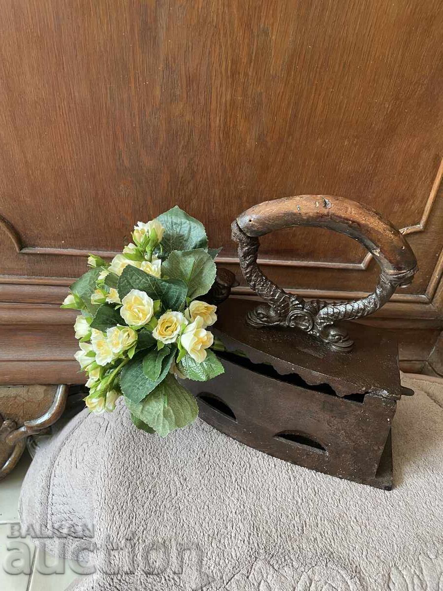 Παλιό σίδερο για διακόσμηση - μέταλλο με τιμή 38.95 BGN | € 19.91