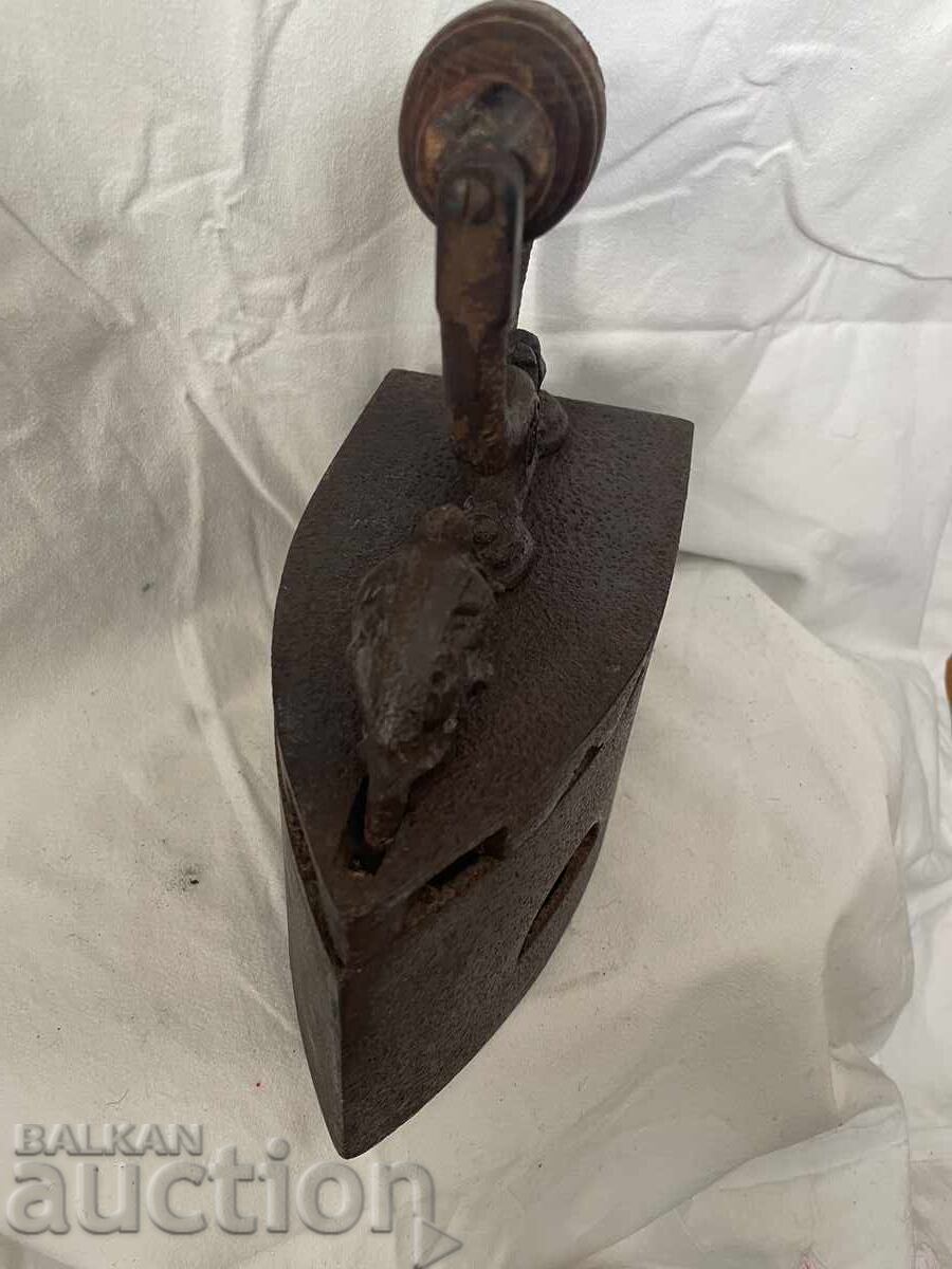 Licitație Fier de călcat vechi pentru decorațiuni - metal