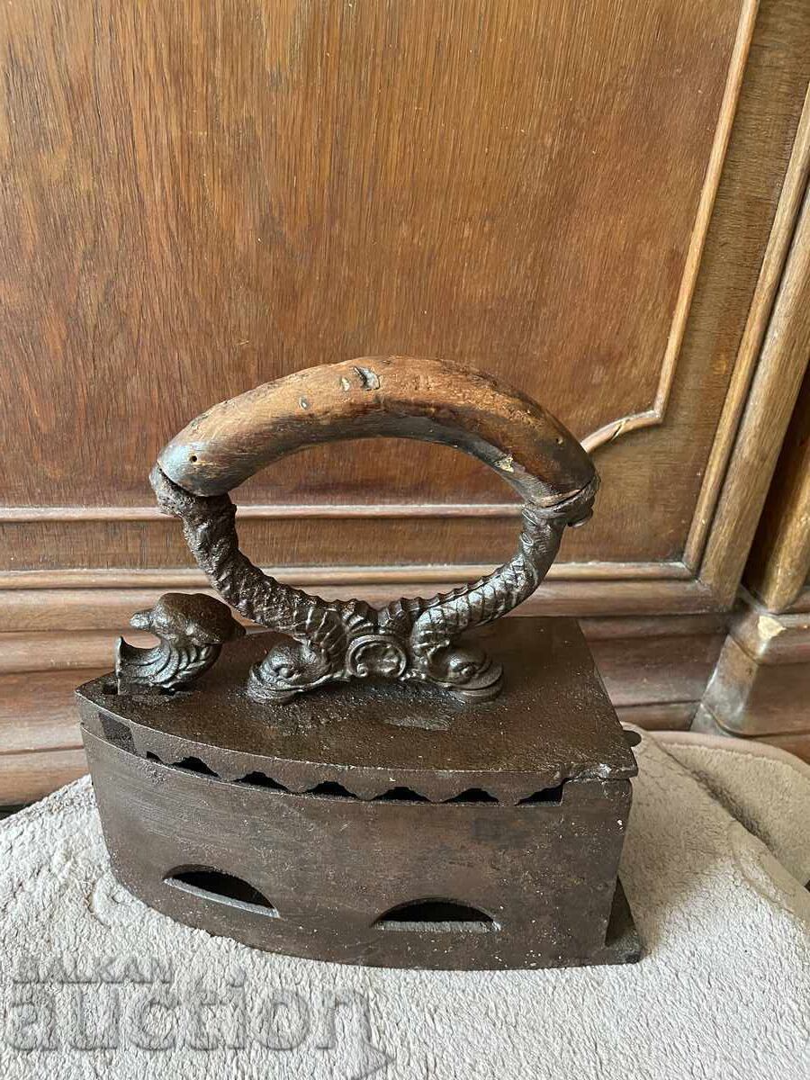 Fier de călcat vechi pentru decorațiuni - metal