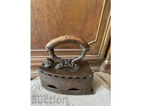 Fier de călcat vechi pentru decorațiuni - metal