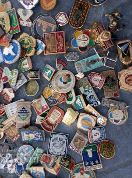 Badges, pins 175 pieces - 5 Badges, pins 175 pieces - 5