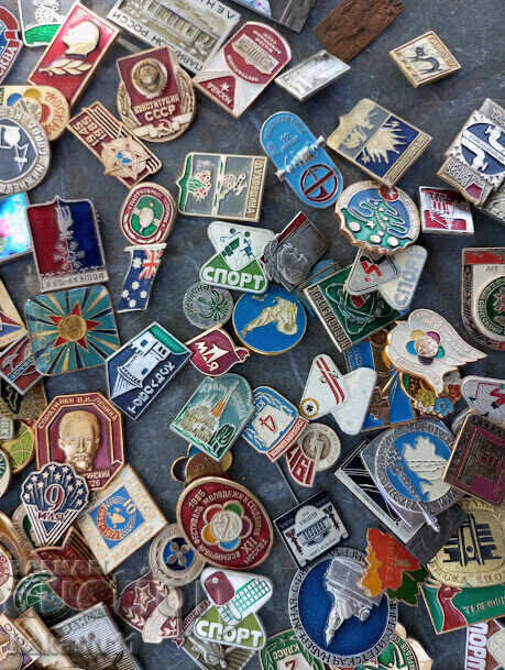 Badges, pins 175 pieces - 6 Badges, pins 175 pieces - 6