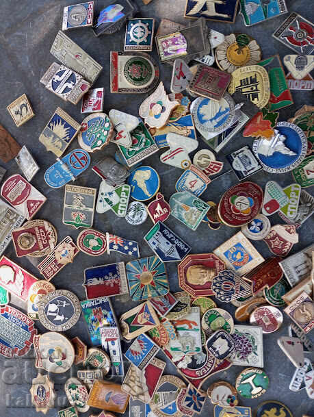 Badges, pins 175 pieces - 7 Badges, pins 175 pieces - 7