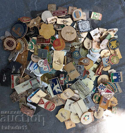 Badges, pins 175 pieces Badges, pins 175 pieces