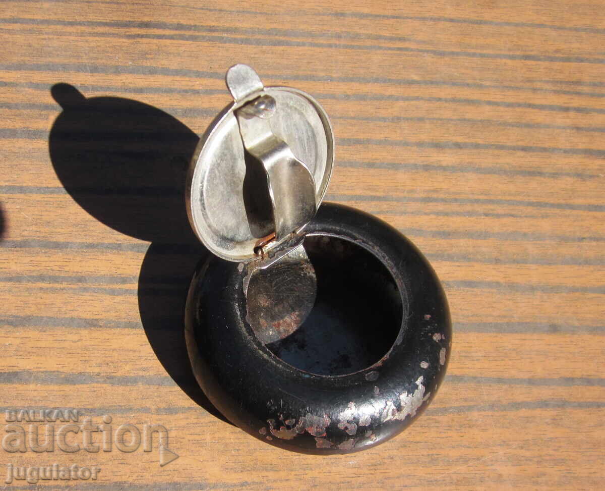 Βουλγαρικό μεταλλικό σταχτοδοχείο DSK Dŭrzhavna Spestovna Kasa σοσιαλιστικό με τιμή 15.00 BGN | € 7.67