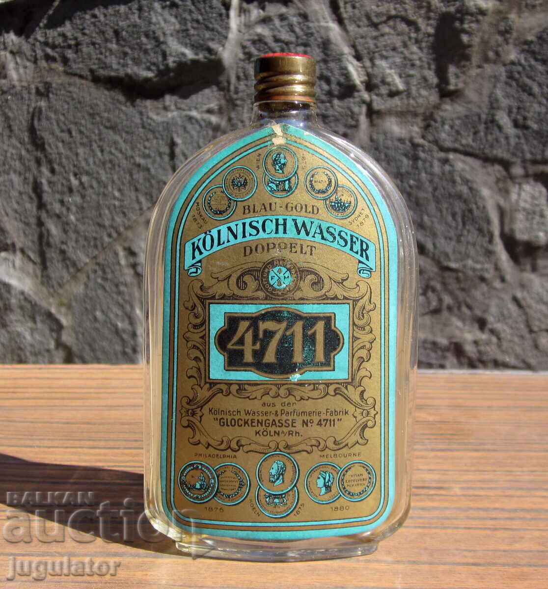 Δημοπρασία Παλιό γερμανικό γυάλινο μπουκάλι κολόνιας με κουτί Δημοπρασία Παλιό γερμανικό γυάλινο μπουκάλι κολόνιας με κουτί