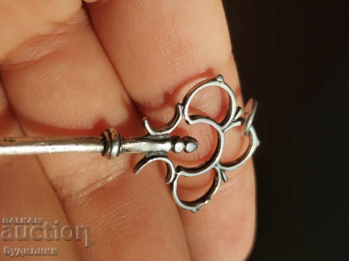 Silver pendant. I'm listing over 100 Auctions. Take a look and bid with price 22.99 BGN | € 11.75